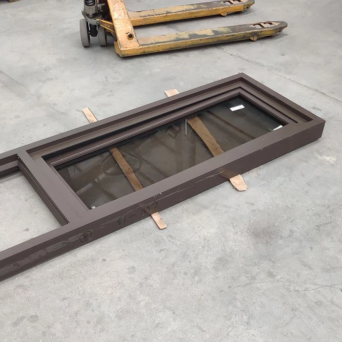 Fenêtres en aluminium brun foncé
